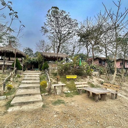 Bamby Chilling House - Feel The Nature Sauraha Exteriör bild