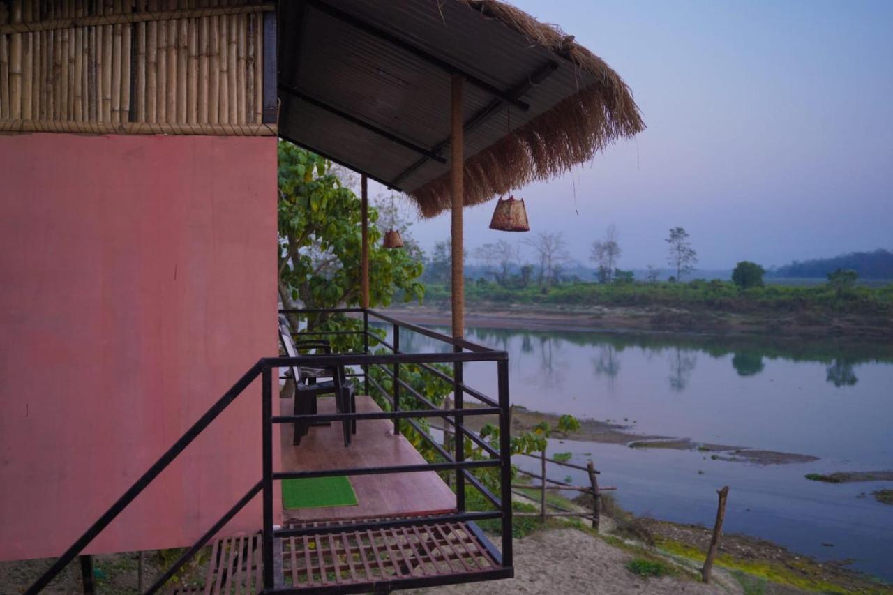 Bamby Chilling House - Feel The Nature Sauraha Exteriör bild