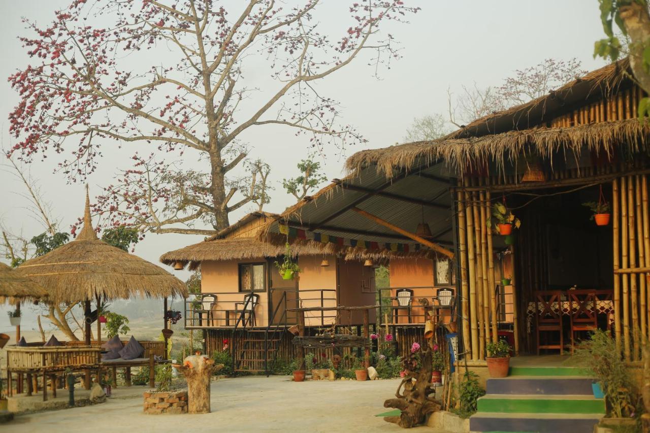Bamby Chilling House - Feel The Nature Sauraha Exteriör bild