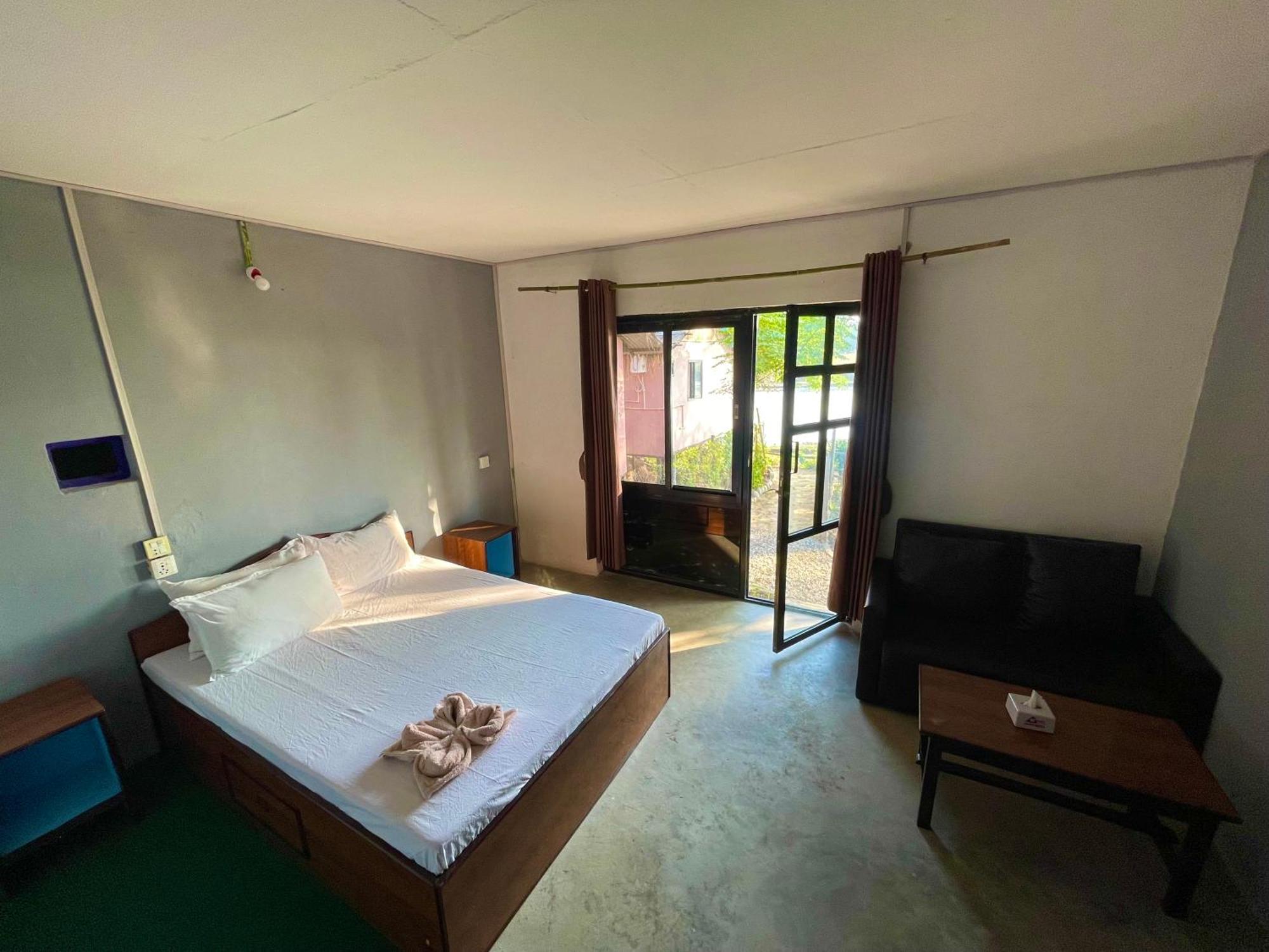 Bamby Chilling House - Feel The Nature Sauraha Exteriör bild