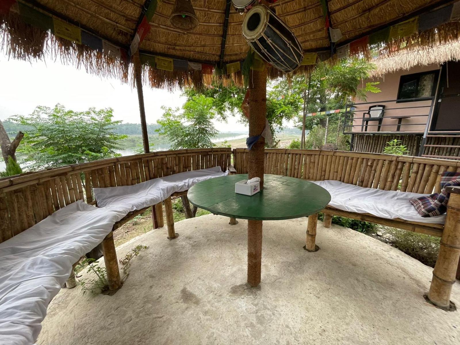Bamby Chilling House - Feel The Nature Sauraha Exteriör bild
