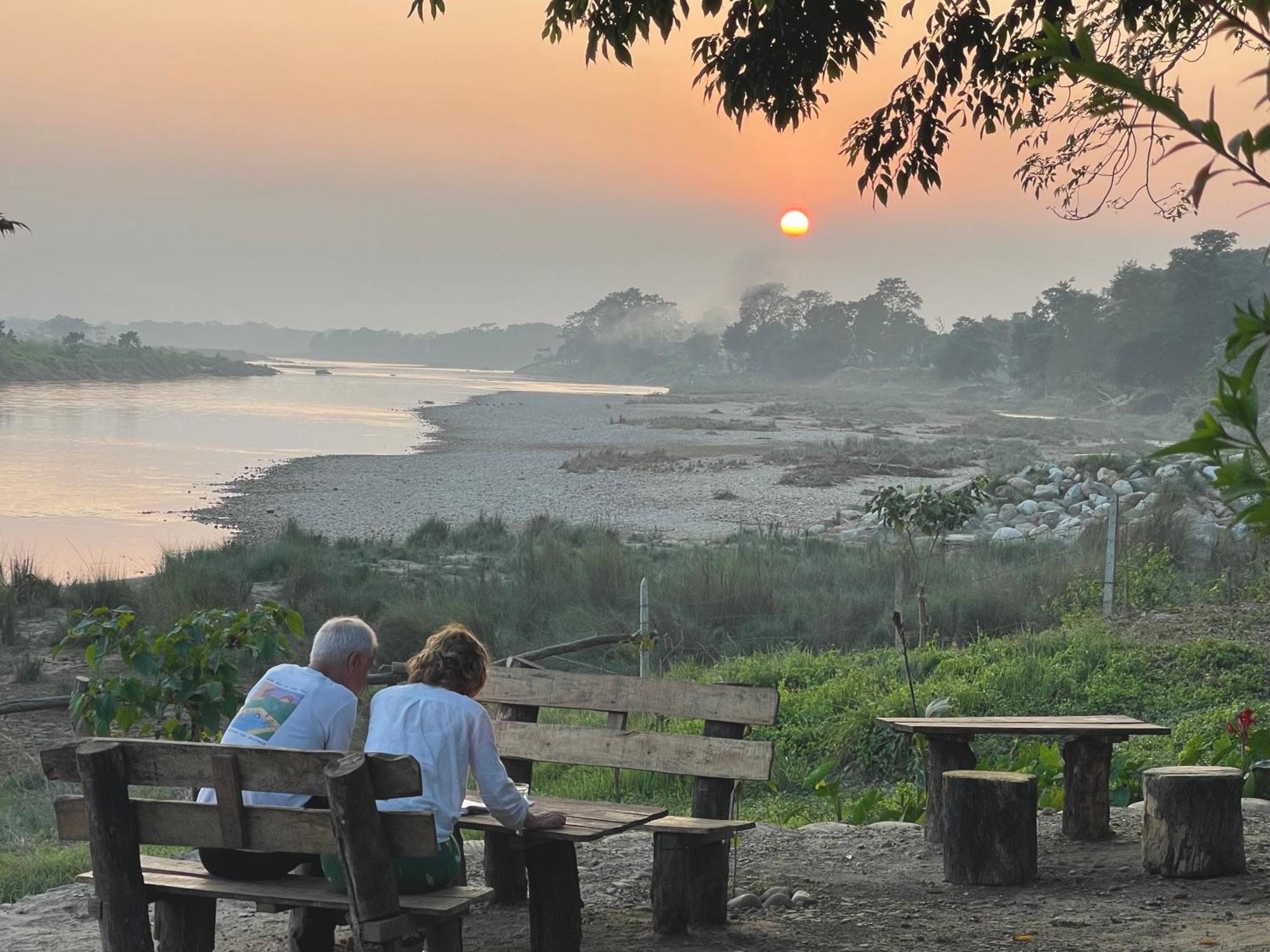 Bamby Chilling House - Feel The Nature Sauraha Exteriör bild