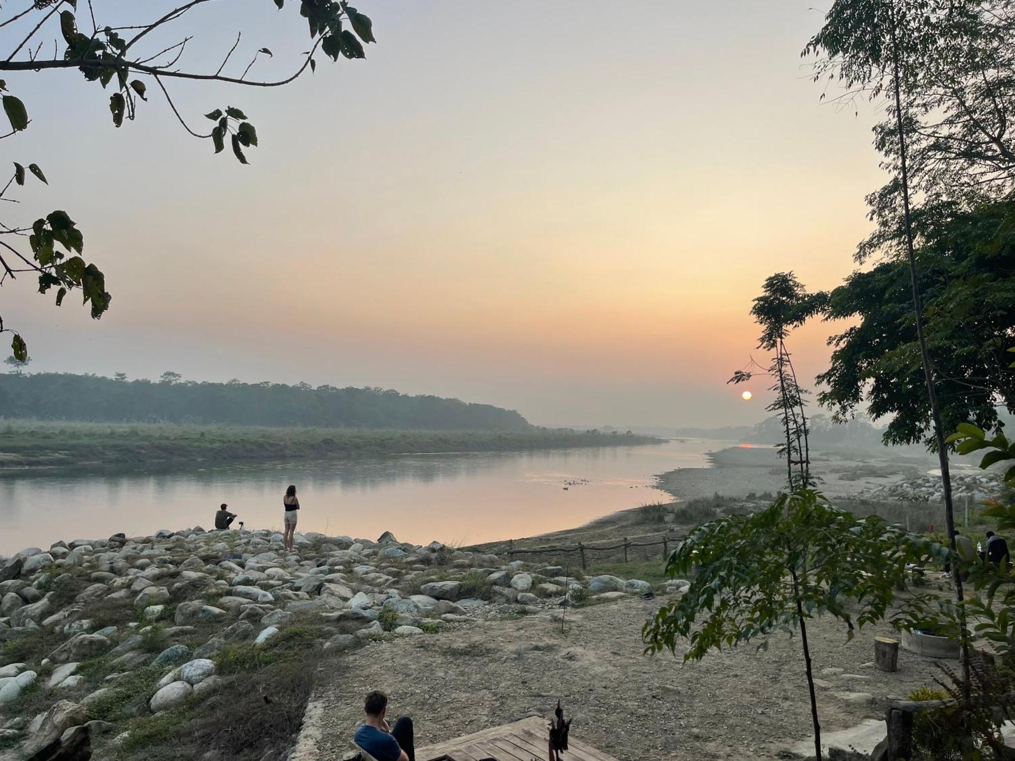 Bamby Chilling House - Feel The Nature Sauraha Exteriör bild