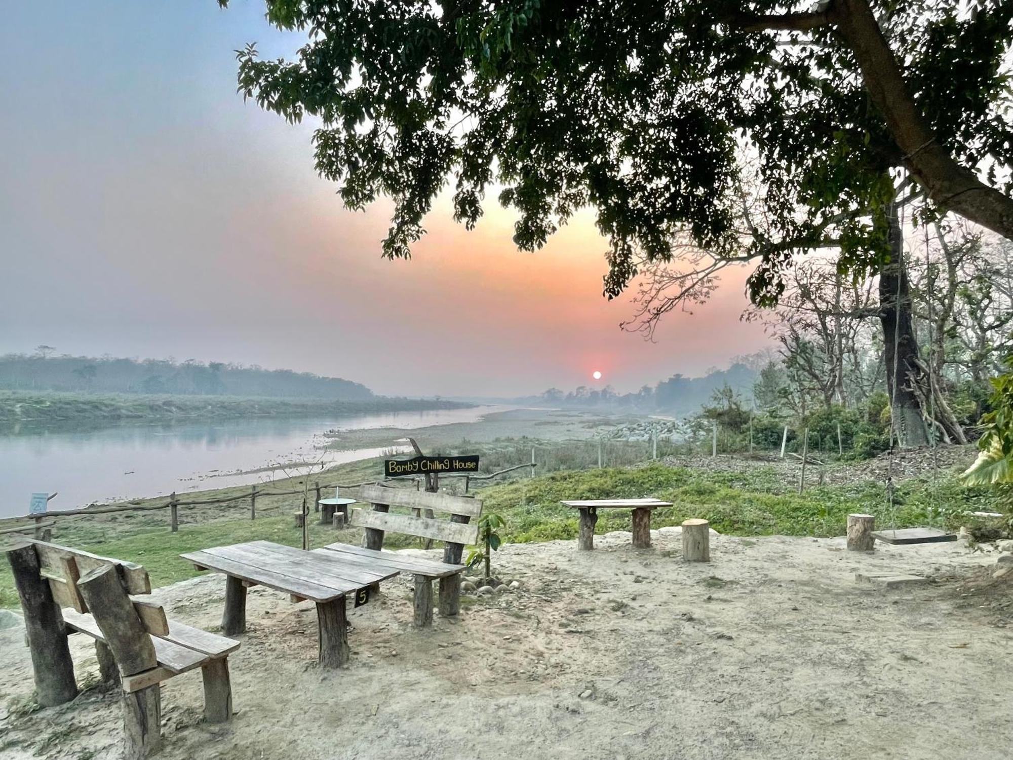 Bamby Chilling House - Feel The Nature Sauraha Exteriör bild